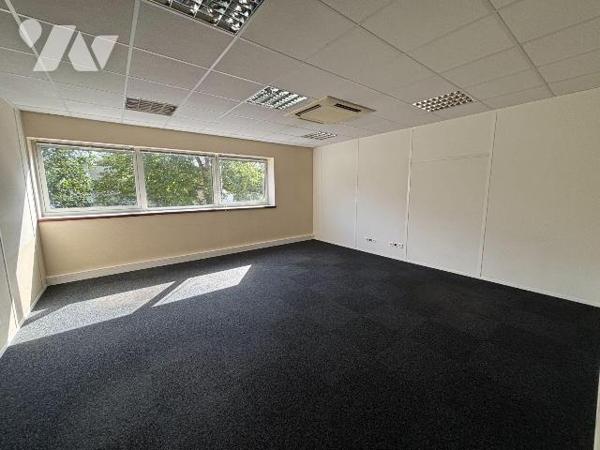 NOUVEAUTE Trente-Cinq Notaires - BUREAUX A VENDRE- BRUZ - Ker Lann 

Au premier étage d'un im...