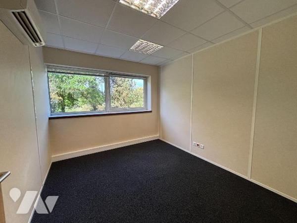 NOUVEAUTE Trente-Cinq Notaires - BUREAUX A VENDRE- BRUZ - Ker Lann 

Au premier étage d'un im...