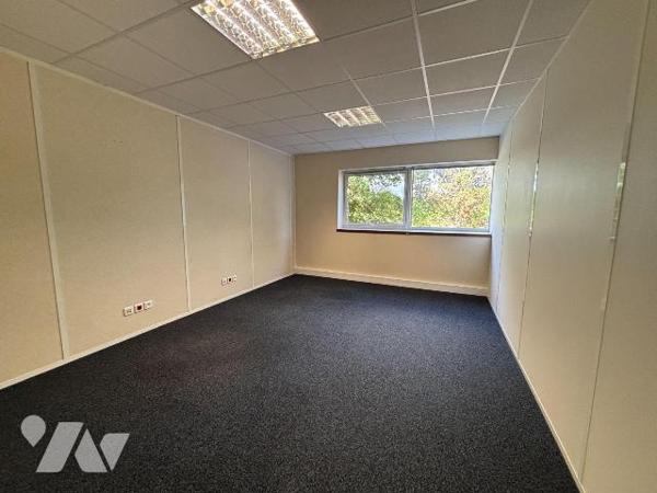 NOUVEAUTE Trente-Cinq Notaires - BUREAUX A VENDRE- BRUZ - Ker Lann 

Au premier étage d'un im...