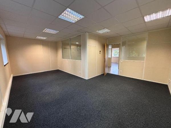 NOUVEAUTE Trente-Cinq Notaires - BUREAUX A VENDRE- BRUZ - Ker Lann 

Au premier étage d'un im...