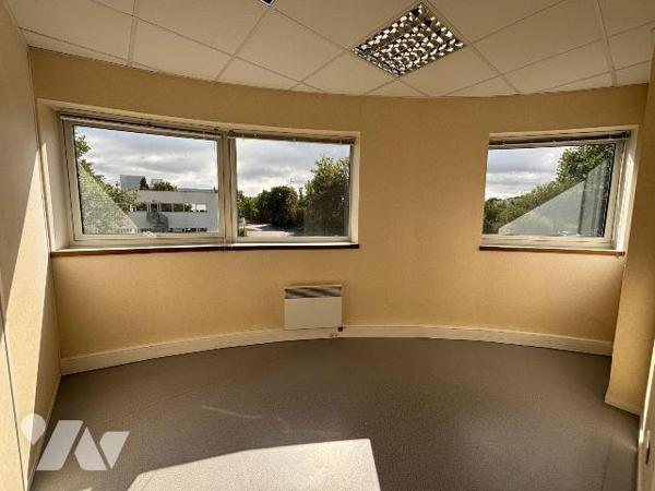 NOUVEAUTE Trente-Cinq Notaires - BUREAUX A VENDRE- BRUZ - Ker Lann 

Au premier étage d'un im...