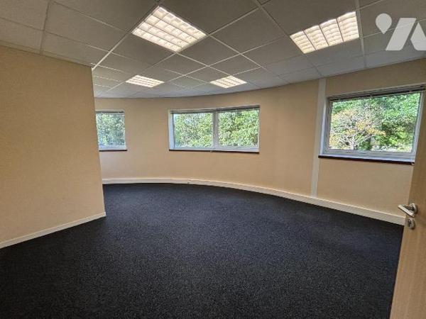 NOUVEAUTE Trente-Cinq Notaires - BUREAUX A VENDRE- BRUZ - Ker Lann 

Au premier étage d'un im...