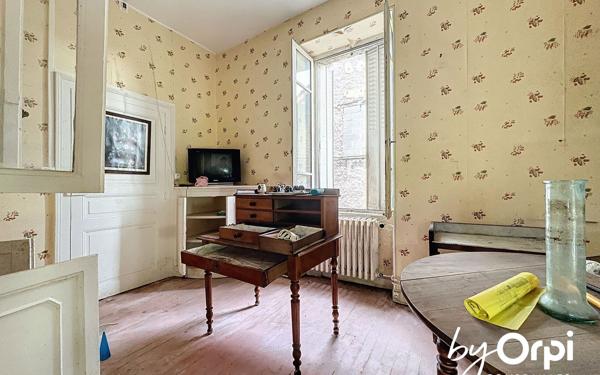 Maison à vendre    2 pièces • 135 m2 Saint-Éloy-les-Mines