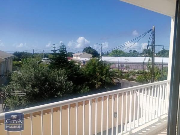 Appartement à louer 2 pièces 45.16m² Saint-André (97440)