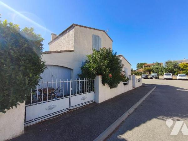 SAINT MARTIN DE CRAU, à deux pas du collège et du centre, maison sur un terrain de 389m² compre...