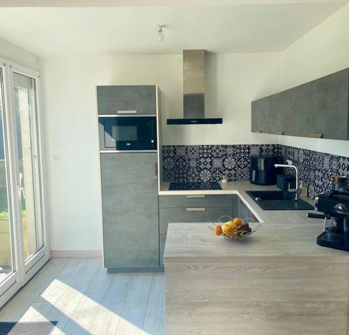 Maison rénovée, 3 chambres, avec jardin clos de 796 m².