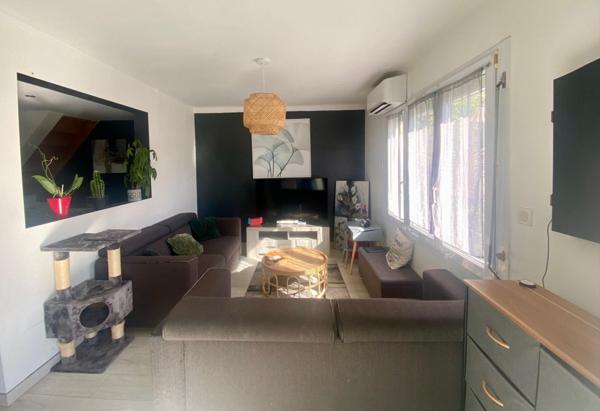 Maison rénovée, 3 chambres, avec jardin clos de 796 m².