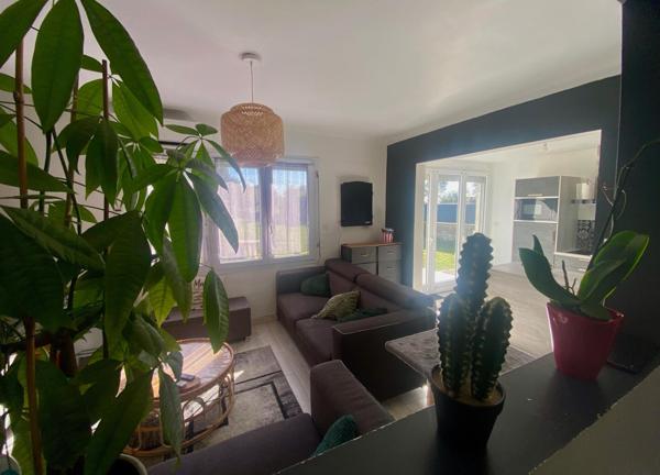 Maison rénovée, 3 chambres, avec jardin clos de 796 m².