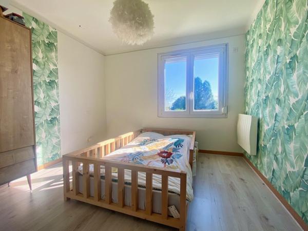 Maison rénovée, 3 chambres, avec jardin clos de 796 m².