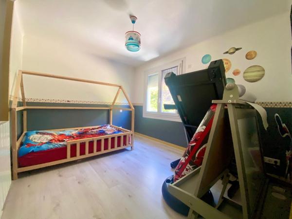 Maison rénovée, 3 chambres, avec jardin clos de 796 m².