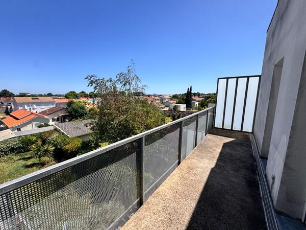 33150 Haut Cenon -  Appartement 2 pièces de 43.24 m2 avec terrasse et parking à vendre