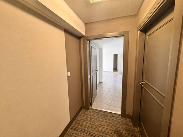 33150 Haut Cenon -  Appartement 2 pièces de 43.24 m2 avec terrasse et parking à vendre