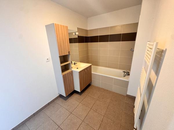 33150 Haut Cenon -  Appartement 2 pièces de 43.24 m2 avec terrasse et parking à vendre