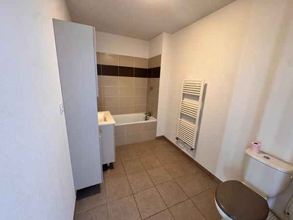 33150 Haut Cenon -  Appartement 2 pièces de 43.24 m2 avec terrasse et parking à vendre