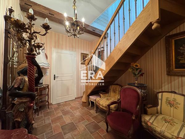 A vendre, belle Périgourdine aux portes de Périgueux type 8 avec piscine, pool house, spa et garages