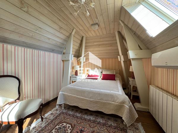 A vendre, belle Périgourdine aux portes de Périgueux type 8 avec piscine, pool house, spa et garages