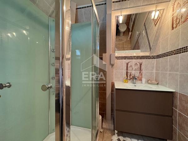 A vendre, belle Périgourdine aux portes de Périgueux type 8 avec piscine, pool house, spa et garages