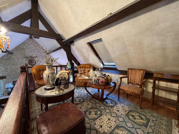 A vendre, belle Périgourdine aux portes de Périgueux type 8 avec piscine, pool house, spa et garages