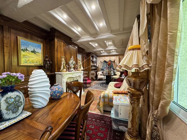 A vendre, belle Périgourdine aux portes de Périgueux type 8 avec piscine, pool house, spa et garages