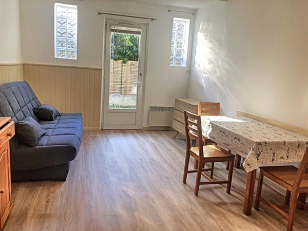 Spacieux Studio  meublé en rez-de-jardin secteur Val Fleuri