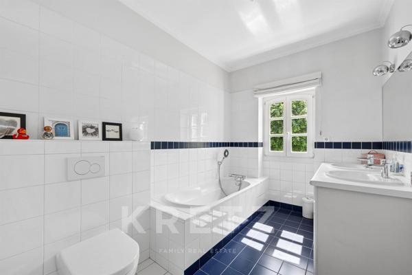 Maison de charme avec jardin dans une allée privée