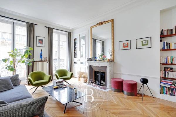 Paris 8ème, Appartement  70 m² à vendre