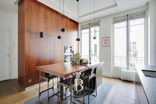 Paris 8ème, Appartement  70 m² à vendre