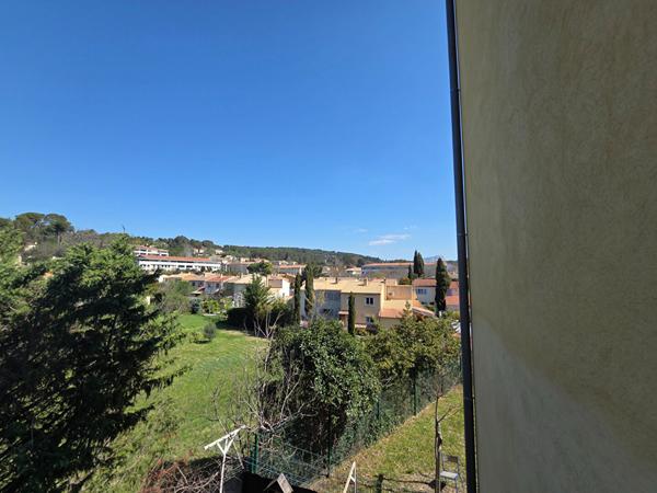 A vendre Aix Nord- SAINT DONNAT 2 pièces terrasse 