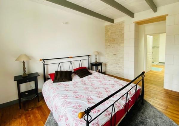 Maison parfait état, 3 chambres, grand bureau. Grand garage. Jardin CRAMCHABAM