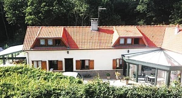 Demeure de Charme dans un écrin de verdure avec parcelle de bois
