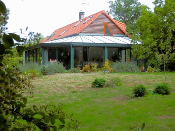 Demeure de Charme dans un écrin de verdure avec parcelle de bois