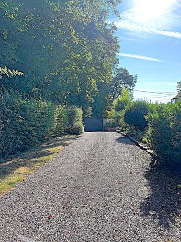 Demeure de Charme dans un écrin de verdure avec parcelle de bois