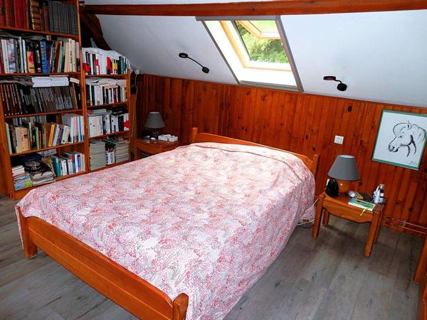 Demeure de Charme dans un écrin de verdure avec parcelle de bois