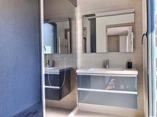 Maison contemporaine de prestige avec vues Alpes et Jura