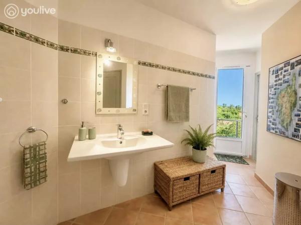 Villa T5 avec sa vue mer et son jardin arboré