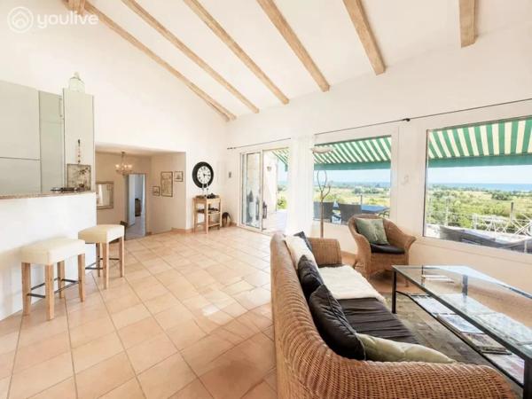 Villa T5 avec sa vue mer et son jardin arboré