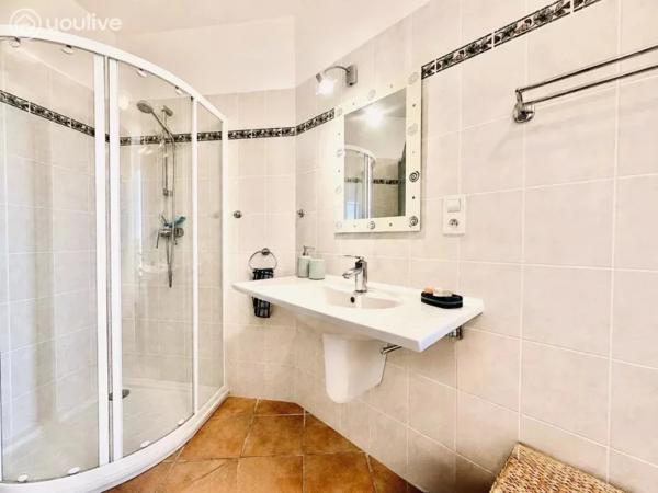 Villa T5 avec sa vue mer et son jardin arboré