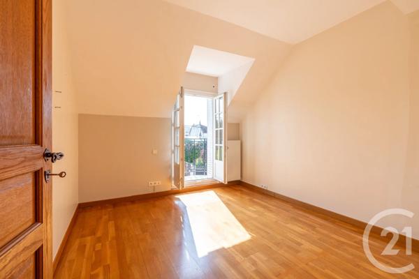 Maison à vendre  6 pièces - 138,74 m 2   ST MAUR DES FOSSES  - 94