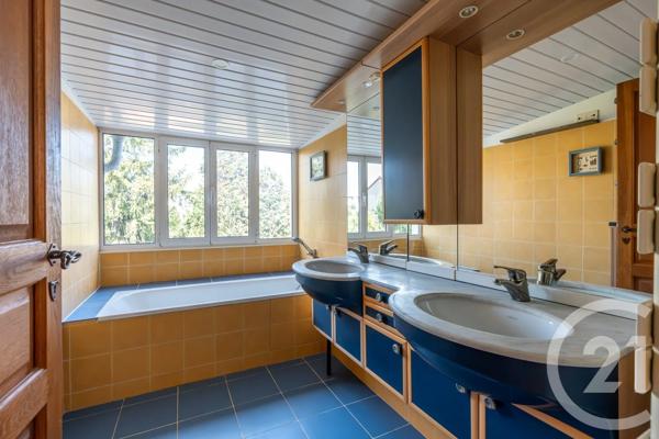 Maison à vendre  6 pièces - 138,74 m 2   ST MAUR DES FOSSES  - 94