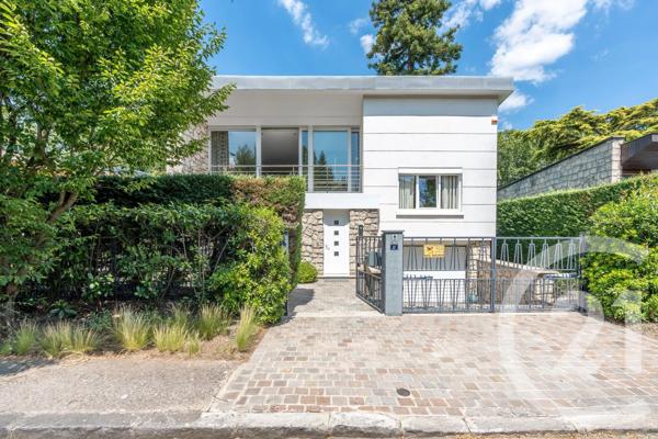 Maison à vendre  6 pièces - 138,74 m 2   ST MAUR DES FOSSES  - 94