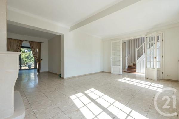 Maison à vendre  6 pièces - 138,74 m 2   ST MAUR DES FOSSES  - 94
