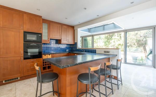 Maison à vendre  6 pièces - 138,74 m 2   ST MAUR DES FOSSES  - 94