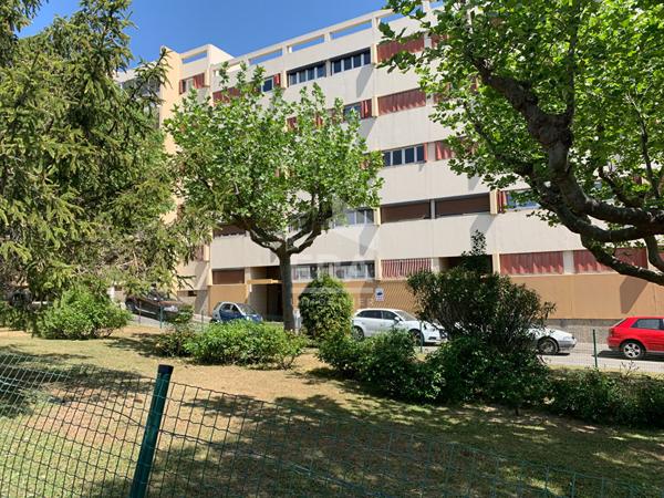 A VENDRE 13015  MARSEILLE 15EME APPARTEMENT  T2 46M², BALCON, CAVE, PLACE DE PARKING  RESIDENCE VAL DES PINS
