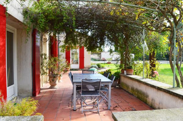 Propriété à vendre VELLERON- Mas 390m² - 6 chambres  - Terrain de 2296m² - piscine à débordement