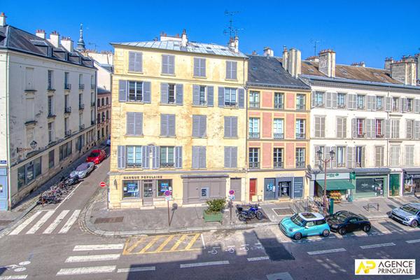 Versailles Saint Louis appartement de 46 M² carrez situé au 3 -ème étage €370 000 ** - Référence 25457