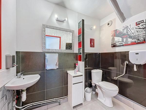 Belle affaire à reprendre dans village dynamique