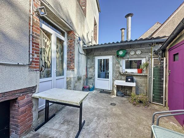 Belle affaire à reprendre dans village dynamique