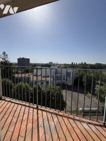 Plein centre 2 chambres, balcon, parking et cave!