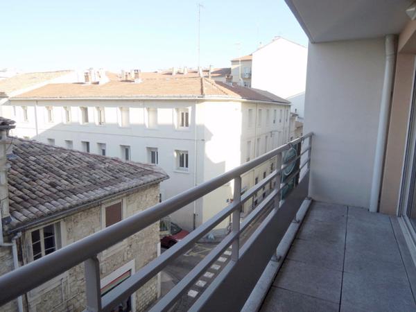 Appartement Nimes 2 pièces avec terrasse et garage