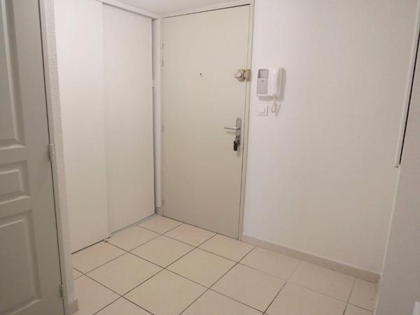 Appartement Nimes 2 pièces avec terrasse et garage